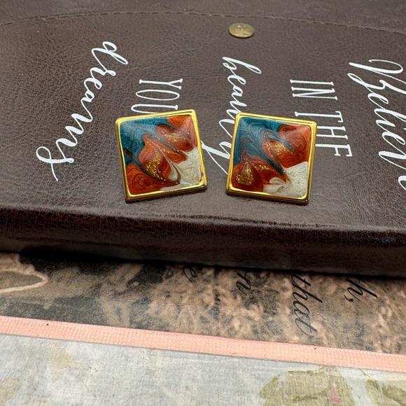 Vintage 80s Abstract Enamel Square Stud Earrings Gold Tone - Picture 4 of 5